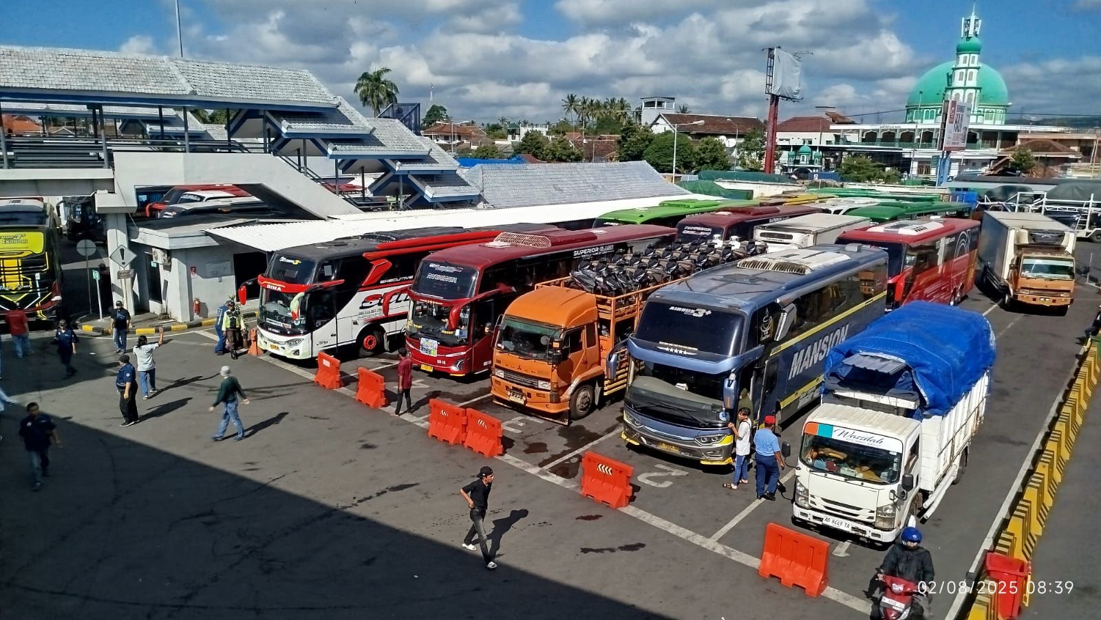 podiumnews.com-Kemacetan 8 Km di Ketapang, Kemenhub Turun Tangan